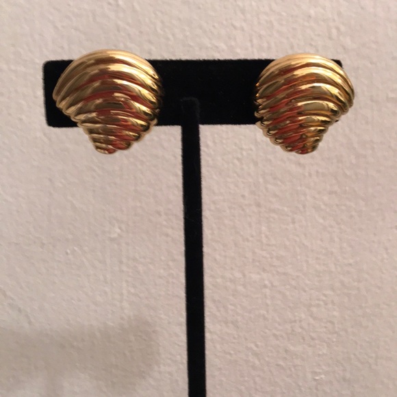 Gold Tone Shell Clip-On Earrings - Picture 1 of 3